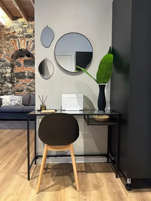 Urban Chic Apartment Black